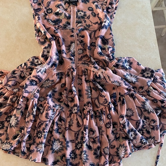 Sale!! Gorgeous bohemian flowy top!!
Cool print - Picture 3 of 11